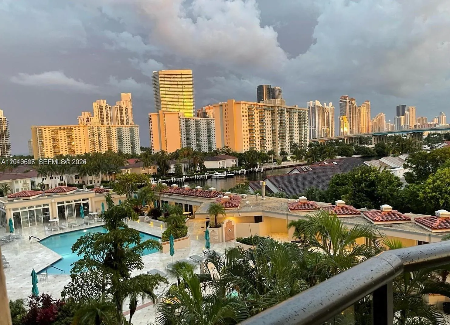 1 bedroom 1 bath for sale at 19667 Turnberry Way # 6C, Aventura FL 33180