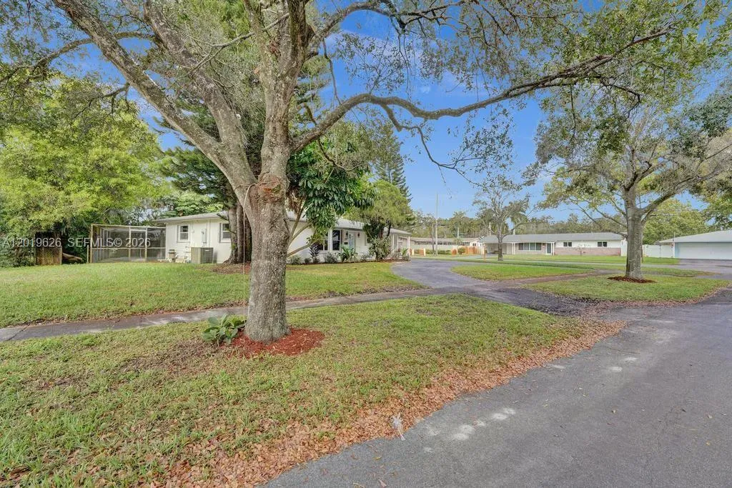 101 SW 53rd Ave, Plantation FL 33317