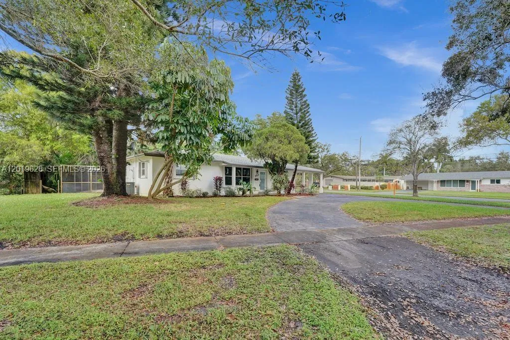 101 SW 53rd Ave, Plantation FL 33317