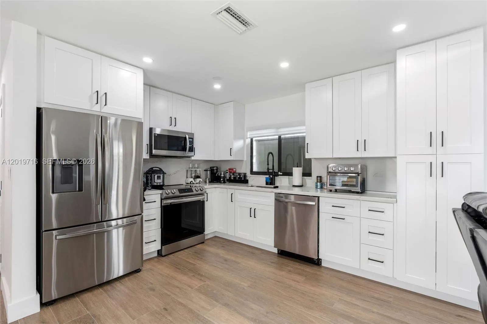 9460 Haitian Dr, Cutler Bay FL 33189