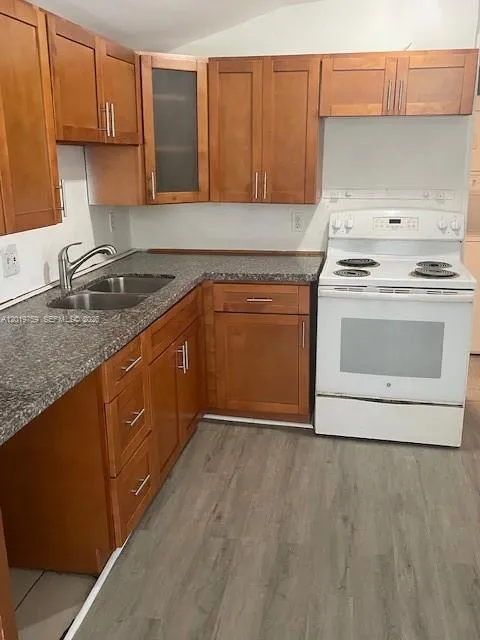 245 NW 6TH AVE, Dania Beach FL 33004