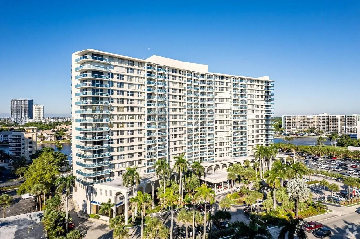 2 bedroom 2 bath for sale at 3800 S Ocean Dr # 818, Hollywood FL 33019