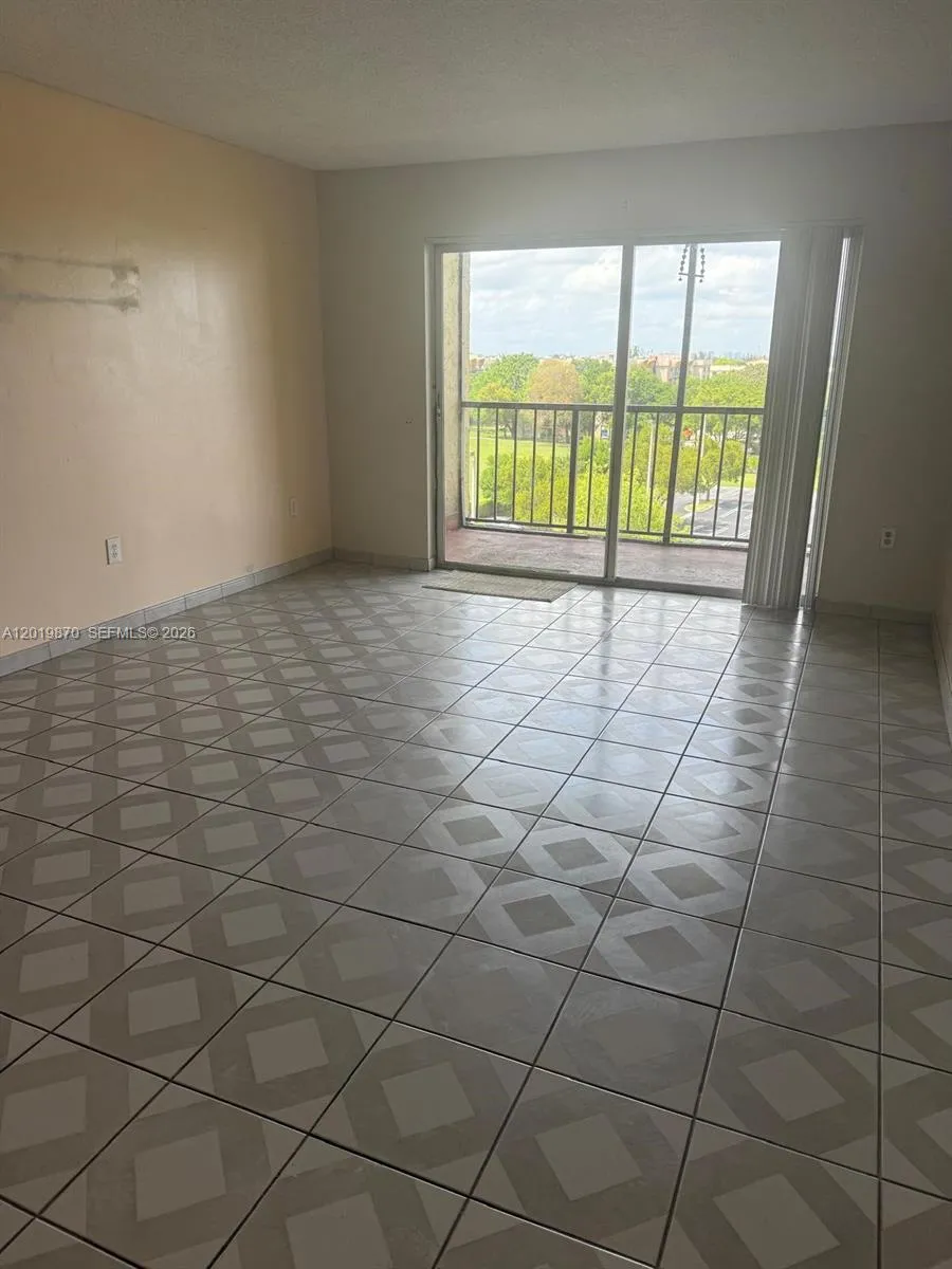 9455 W Flagler St # 705, Miami FL 33174