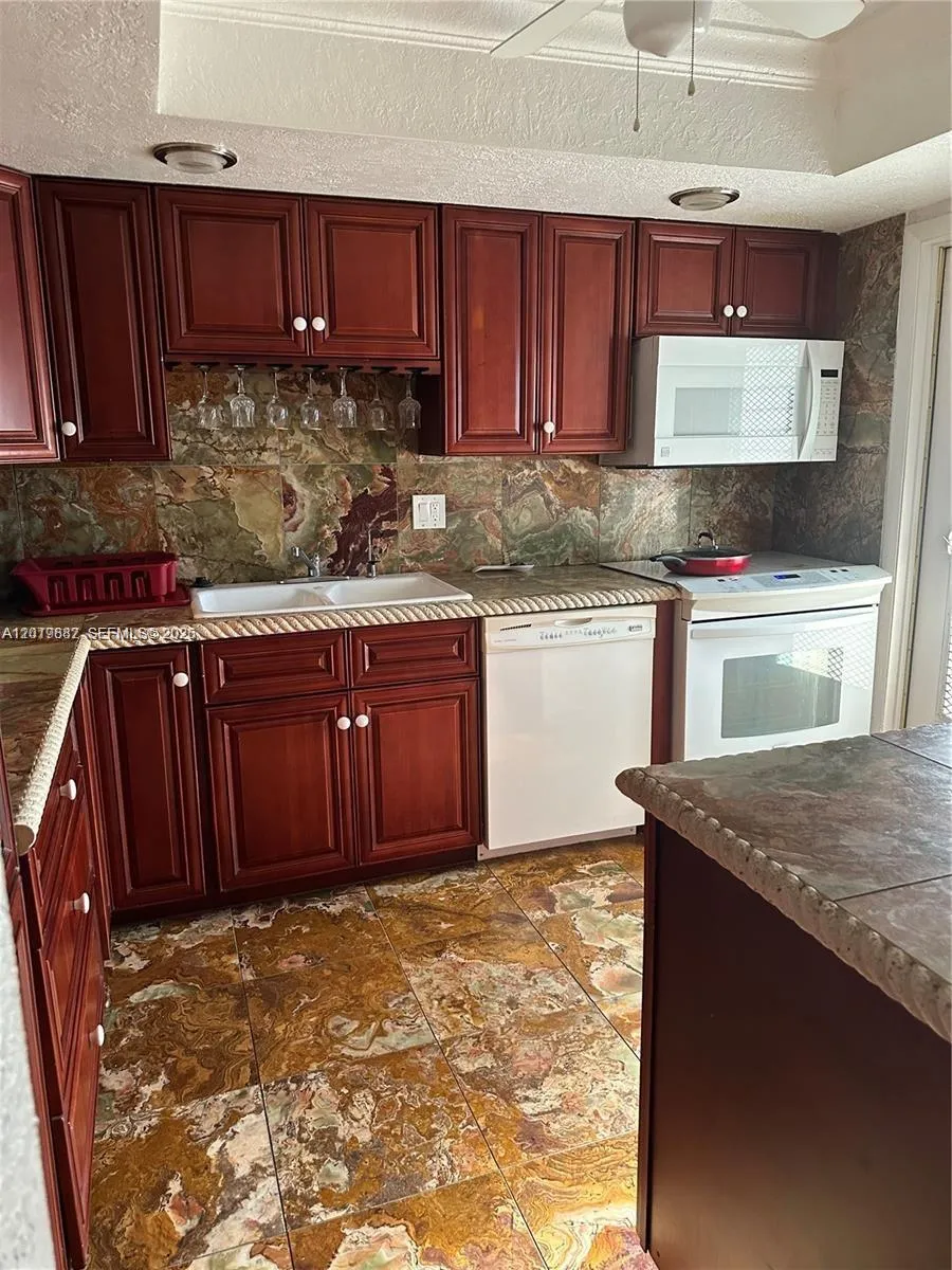 19051 NE 2nd Ave # 1514, Miami FL 33179