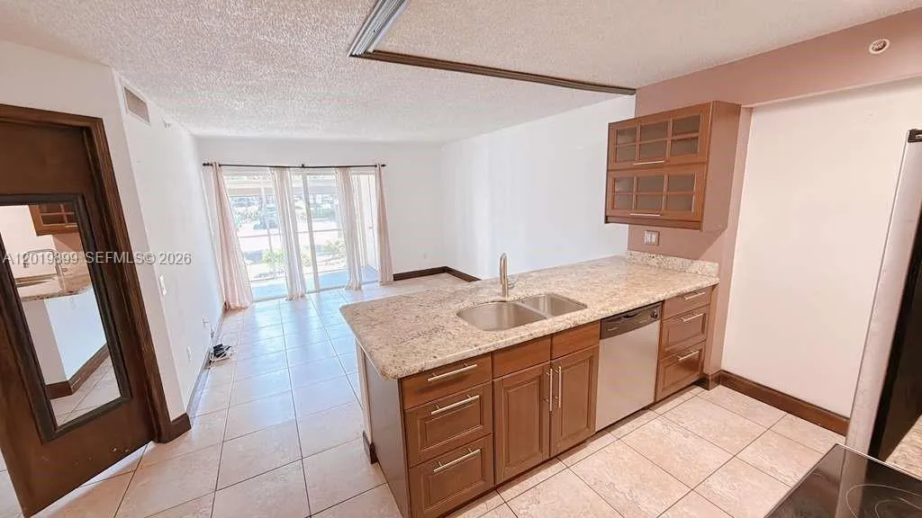2 bedroom 1 bath for sale at 470 S Park Rd # 104, Hollywood FL 33021