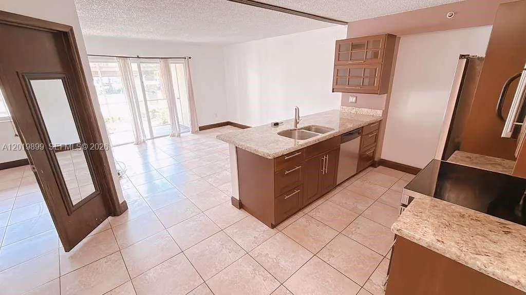470 S Park Rd # 104, Hollywood FL 33021
