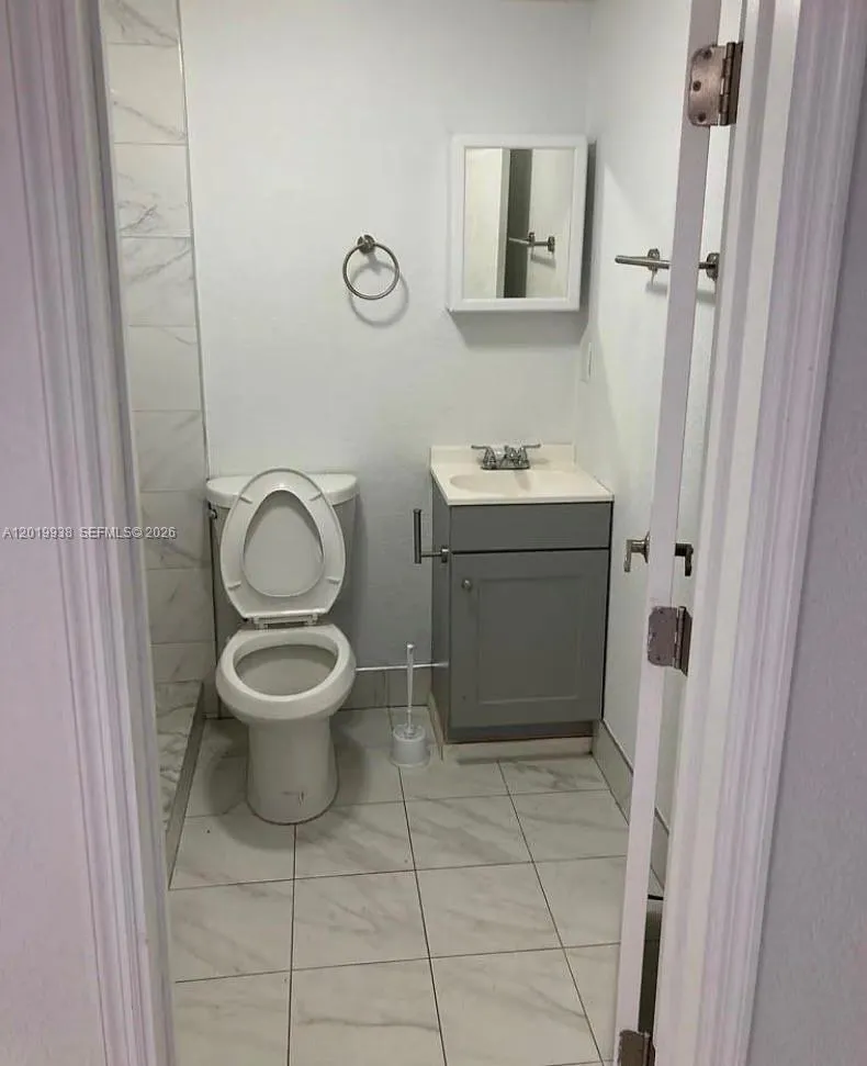 141 W 26th St, Hialeah FL 33010