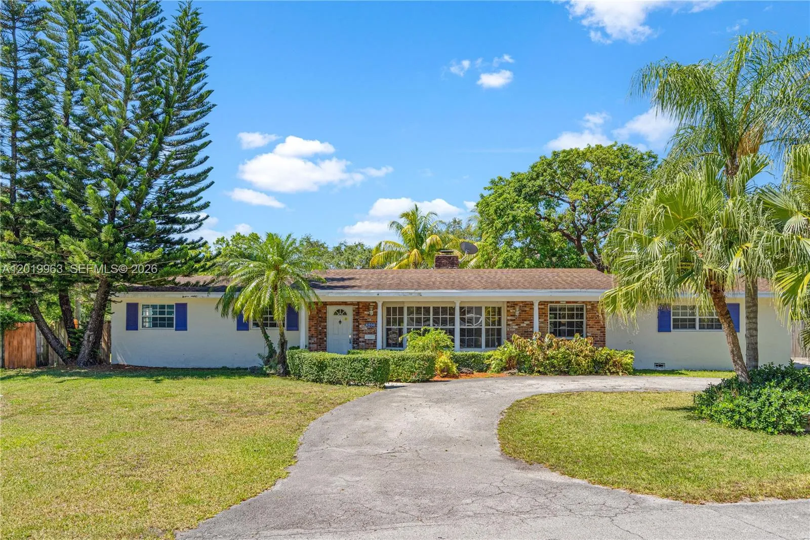 8200 SW 164th St, Palmetto Bay FL 33157