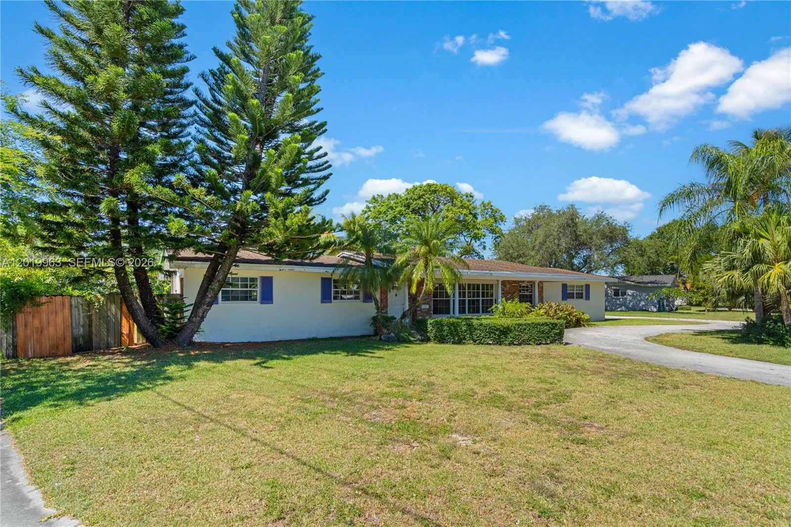 8200 SW 164th St, Palmetto Bay FL 33157
