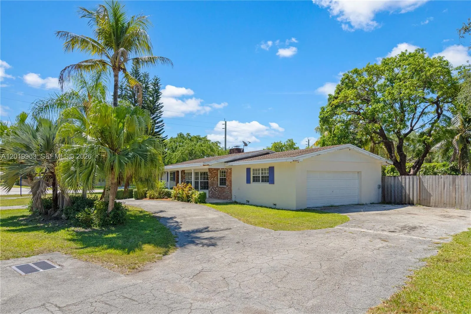 8200 SW 164th St, Palmetto Bay FL 33157