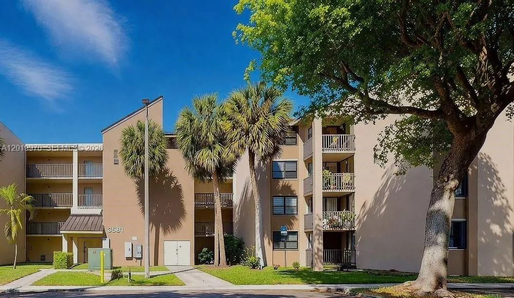 2 bedroom 1 bath for sale at 3581 SW 117th Ave # 206, Miami FL 33175