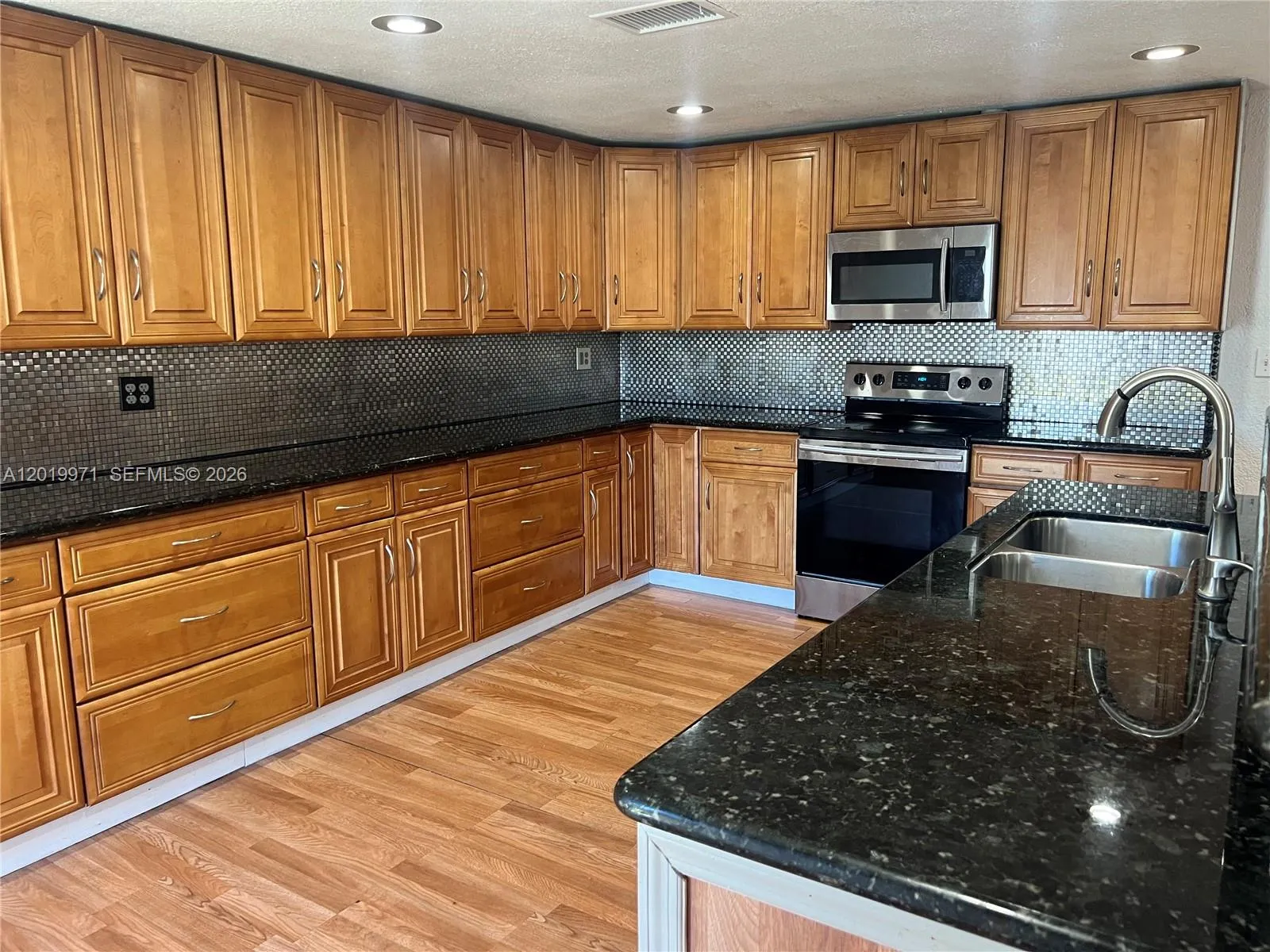 2860 NW 207th St, Miami Gardens FL 33056
