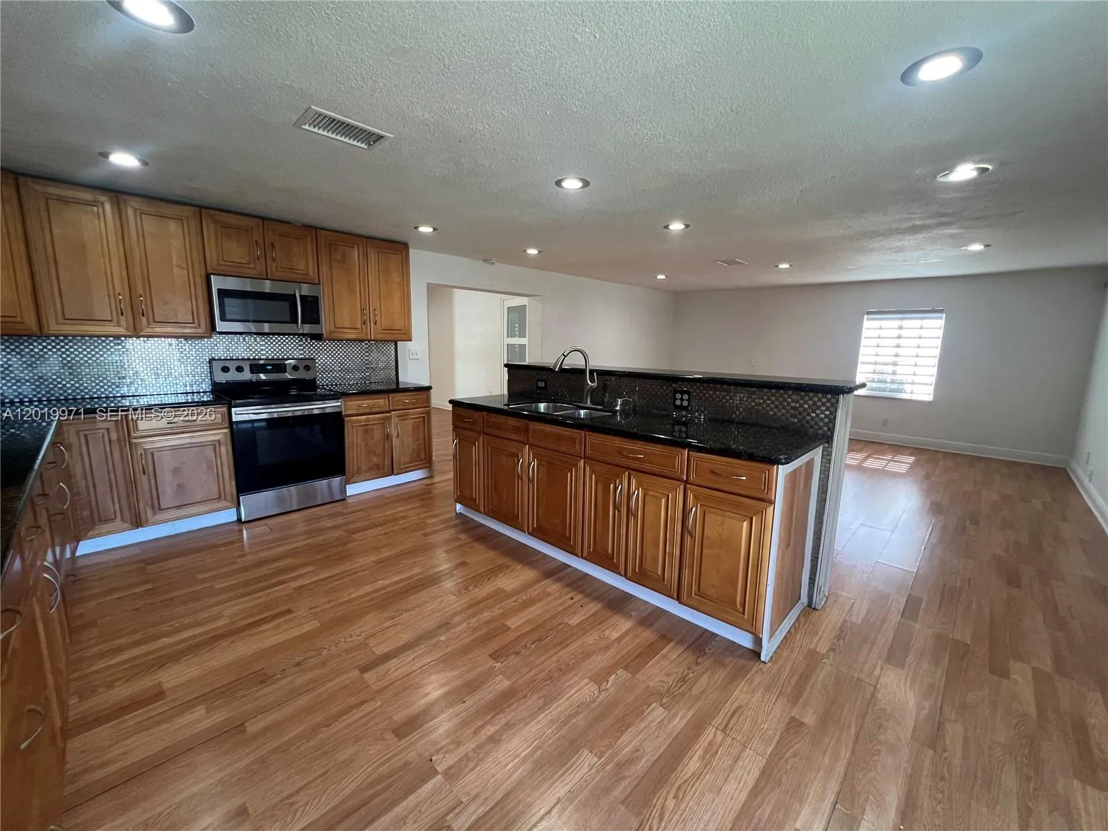 2860 NW 207th St, Miami Gardens FL 33056