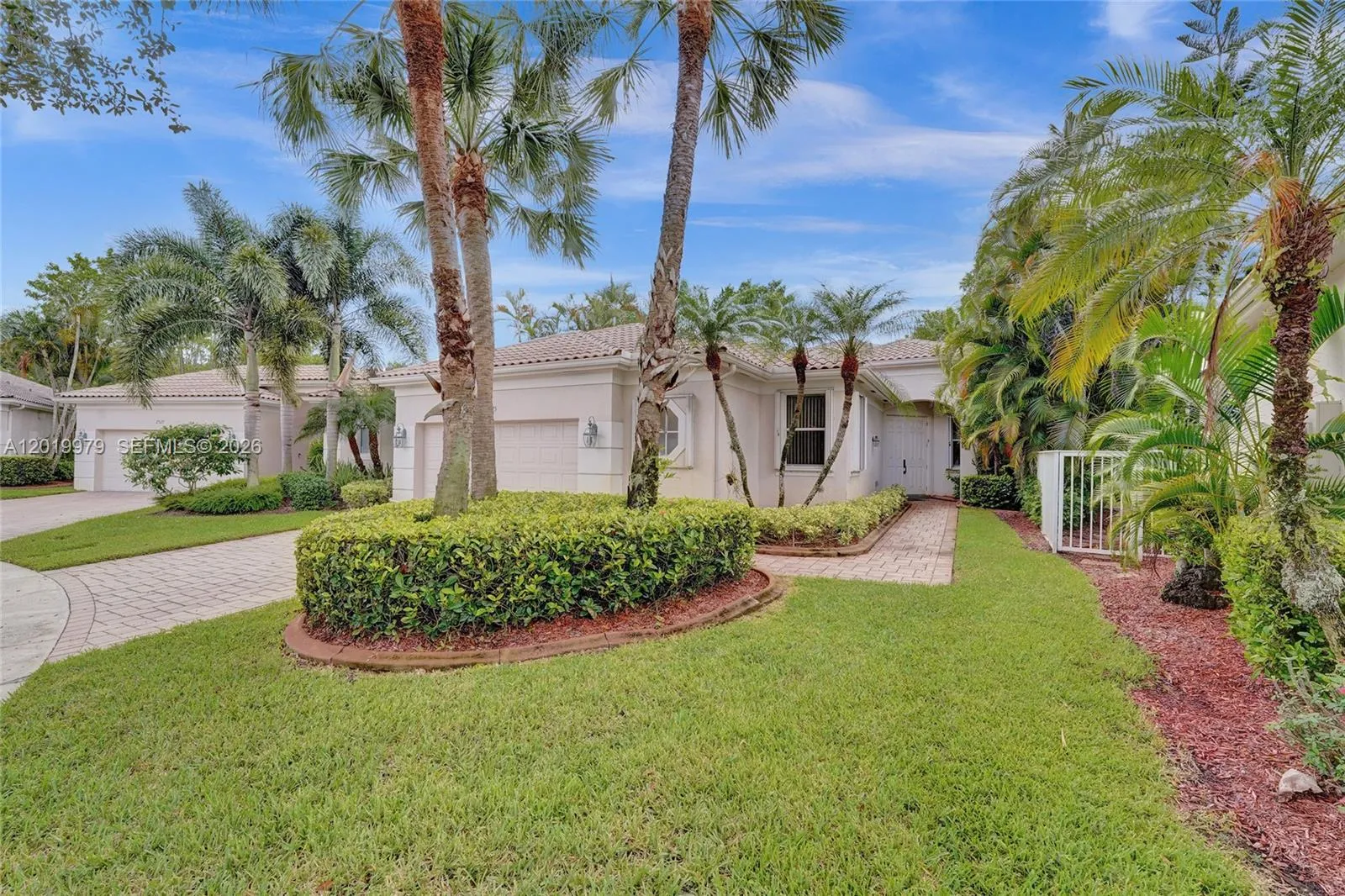 2525 Bay Pointe Ct, Weston FL 33327