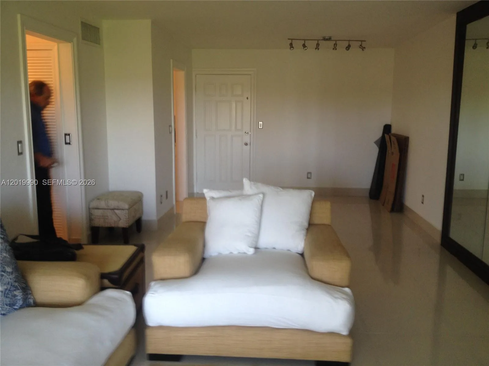 6855 Edgewater Dr, Coral Gables FL 33133