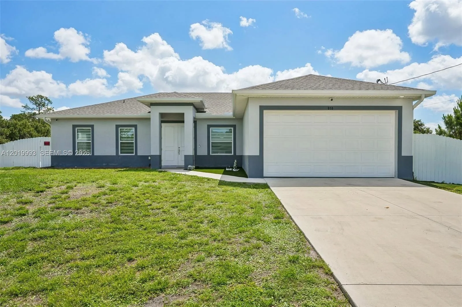910 Richmond Ave N, Lehigh Acres FL 33972