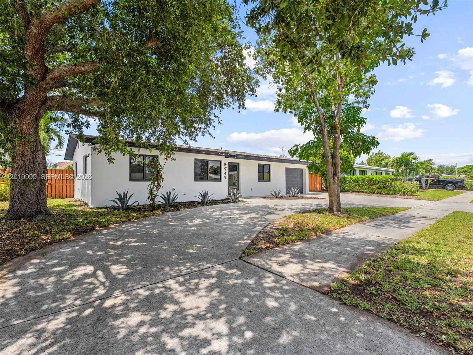 949 Lighthouse Dr, North Palm Beach FL 33408