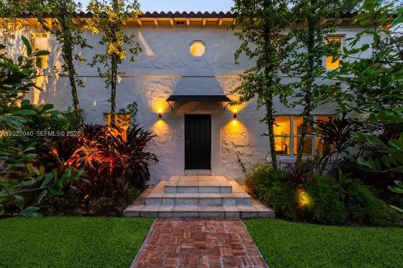 5812 Alton Rd, Miami Beach FL 33140
