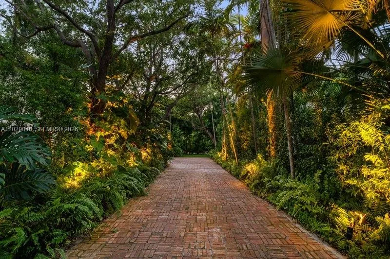 5812 Alton Rd, Miami Beach FL 33140