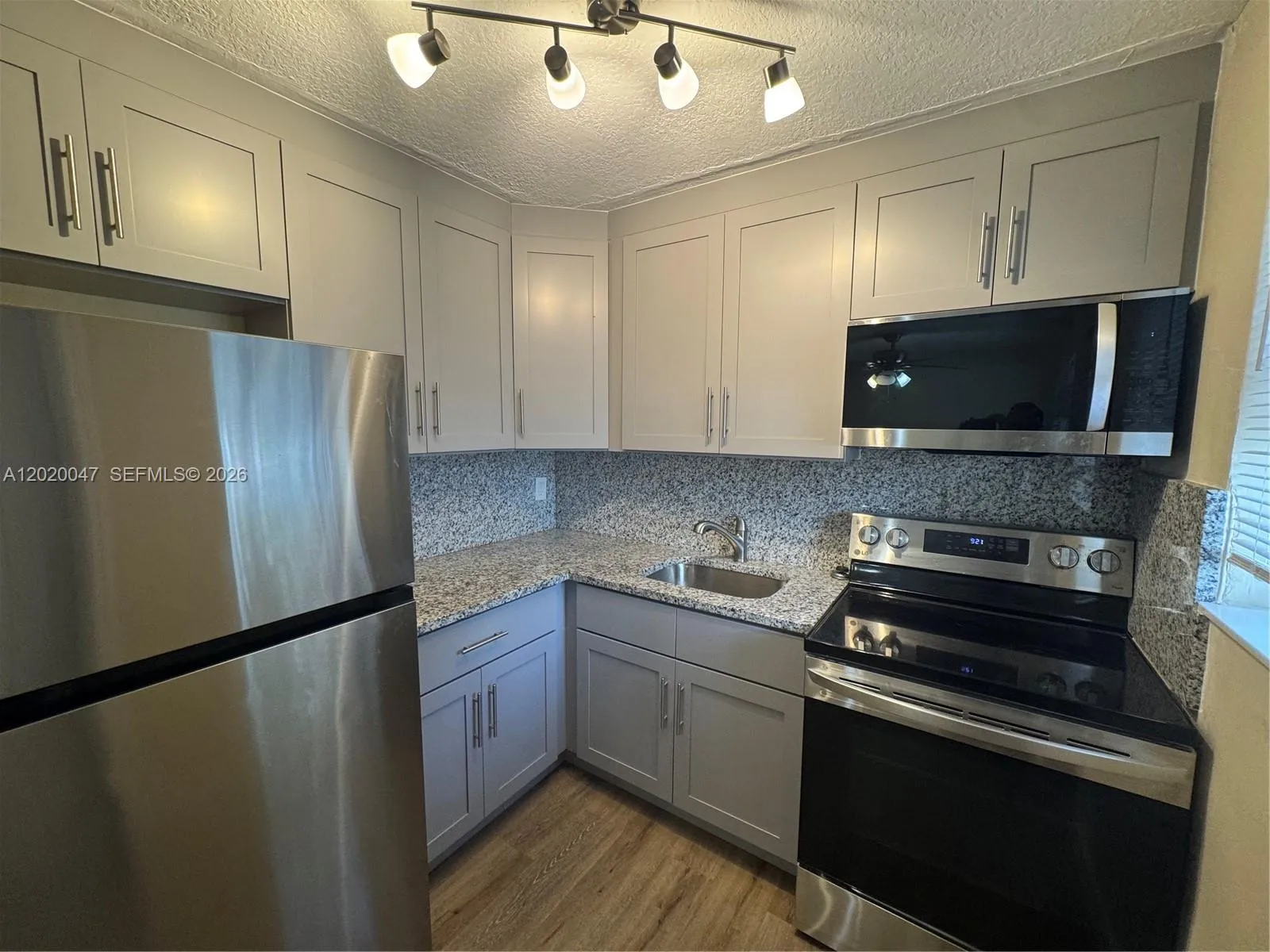 1 bedroom 1 bath for sale at 707 S 19th Ave # 2, Hollywood FL 33020