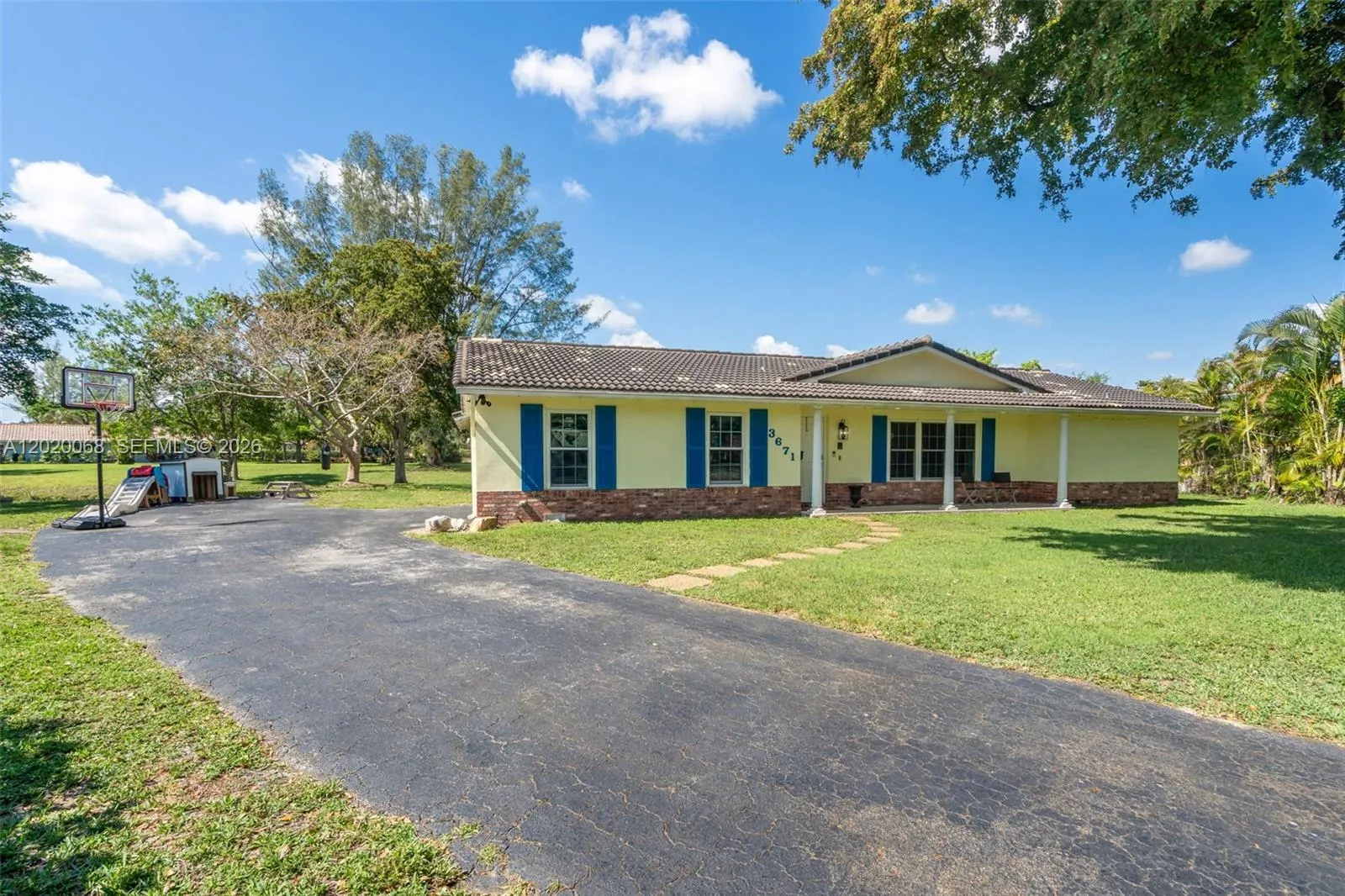 3671 NW 98th Ter, Coral Springs FL 33065