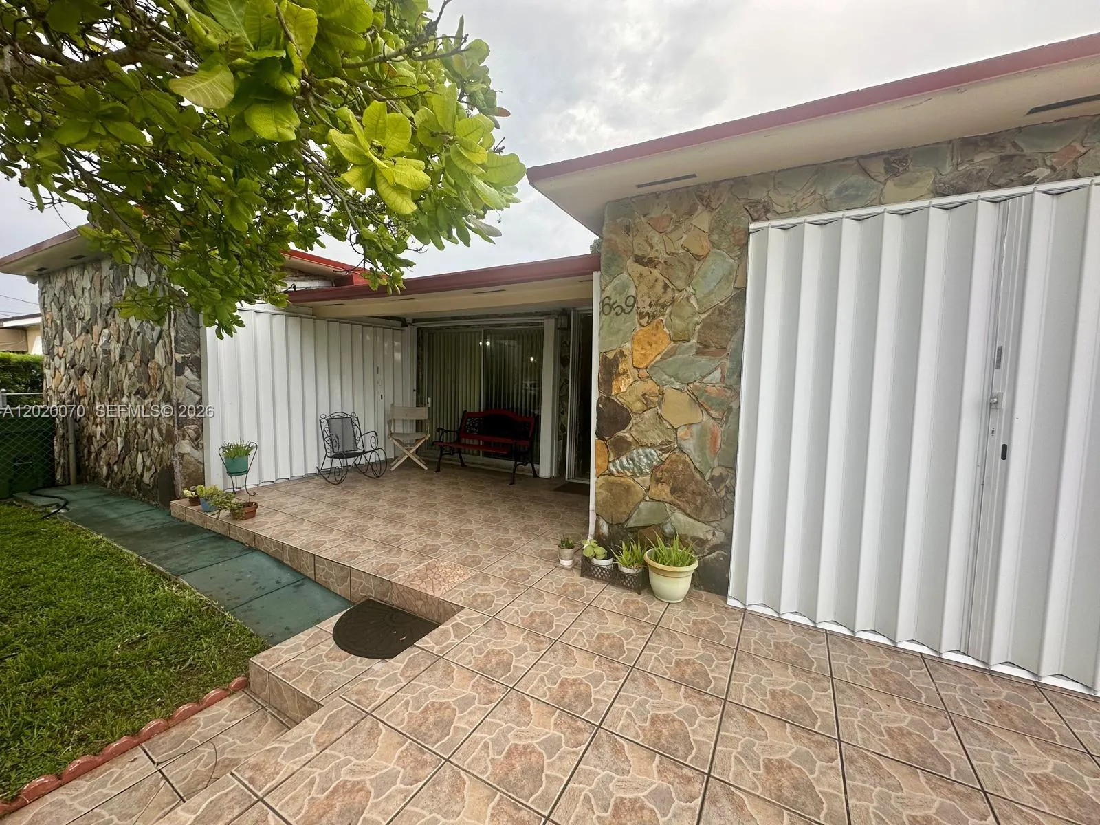 659 W 14th St, Hialeah FL 33010