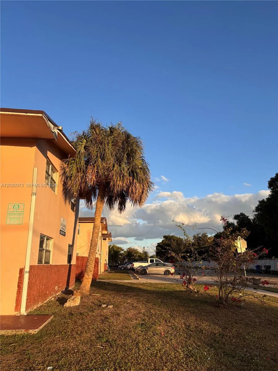 3 bedroom 2 bath for sale at 7481 SW 10th Ct # 202C, North Lauderdale FL 33068