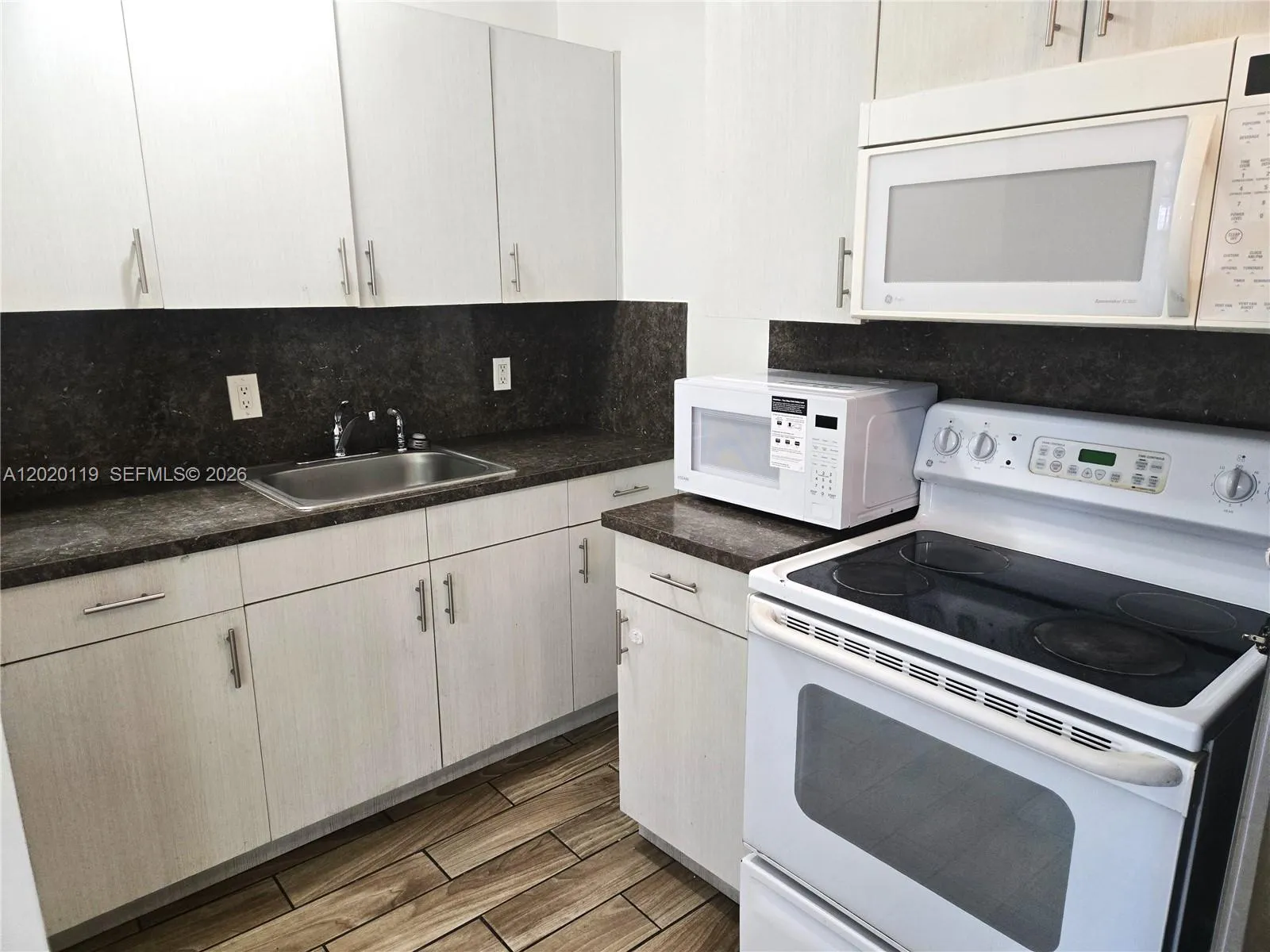 1662 NW 1st St # 2, Miami FL 33125