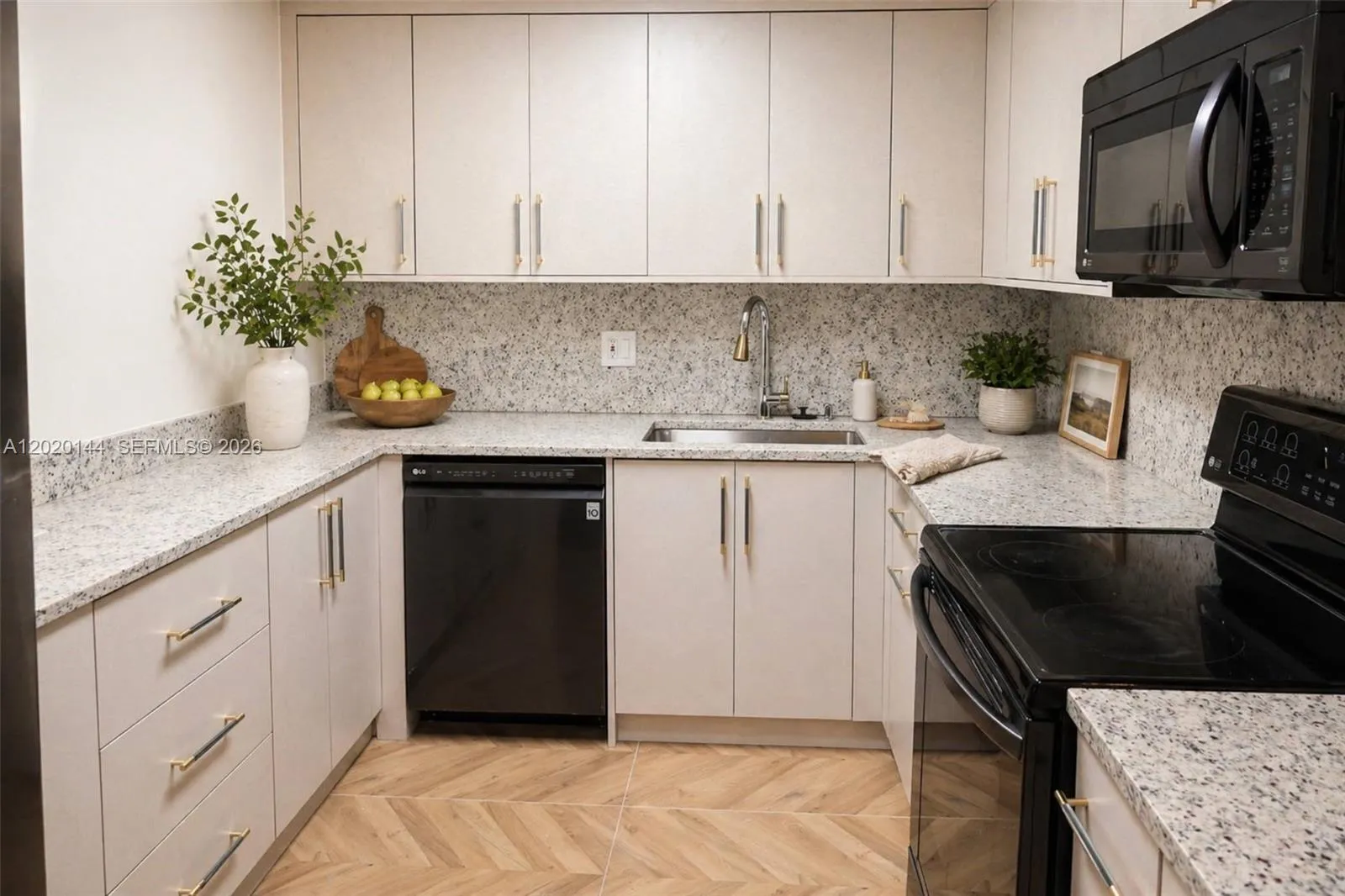 2500 Parkview Dr # 1816, Hallandale Beach FL 33009