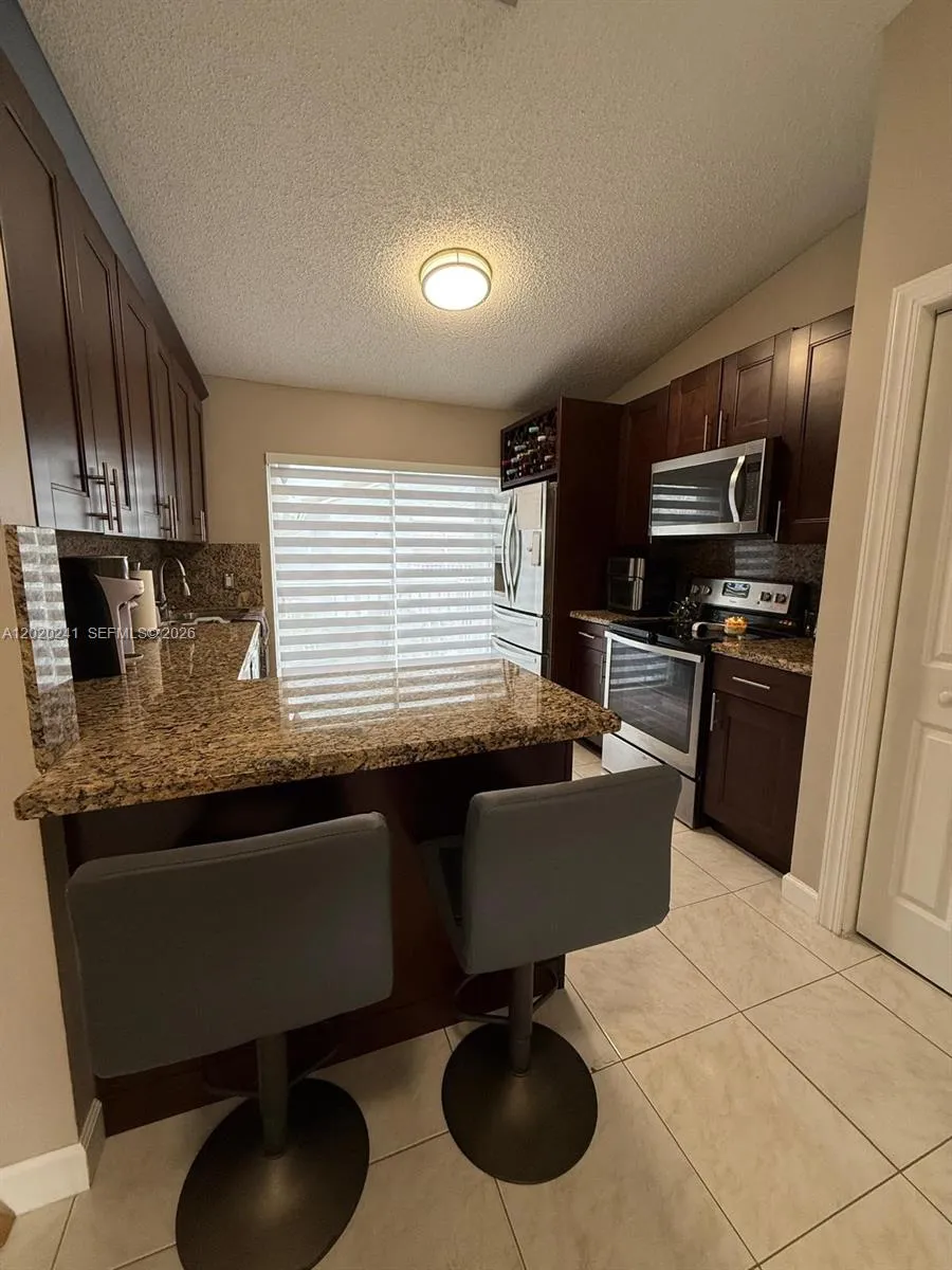 6950 NW 173rd Dr # 2202, Hialeah FL 33015