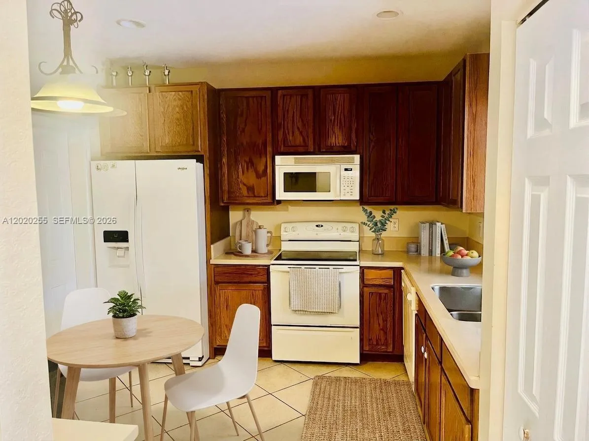 9620 Roundstone CIR, Other City - In The State Of Florida FL 33967
