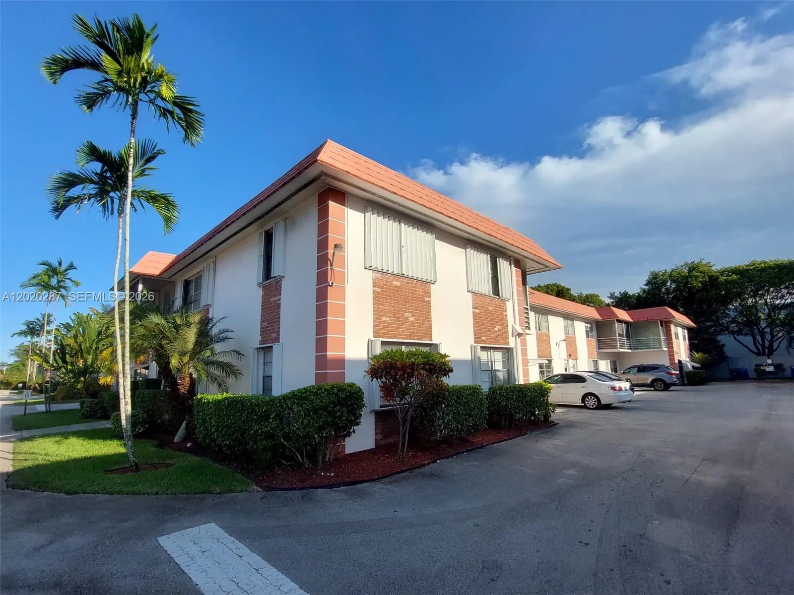 2 bedroom 1 bath for sale at 3550 NW 8th Ave # 713, Pompano Beach FL 33064