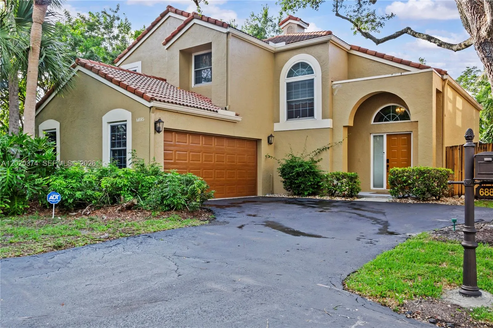 3 bedroom 2 bath for sale at 6885 NW 75th Pl, Parkland FL 33067