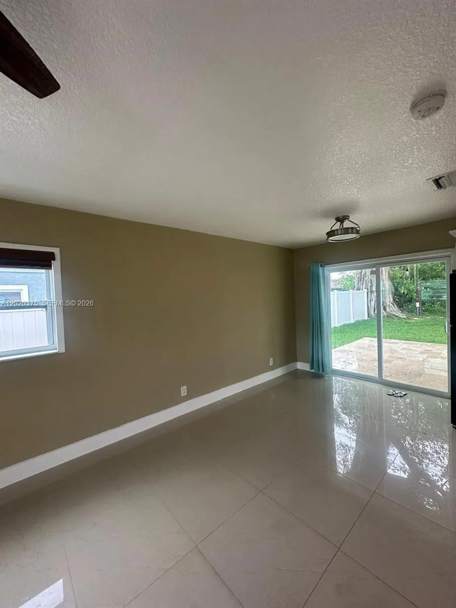 4979 SW 4th St, Margate FL 33068