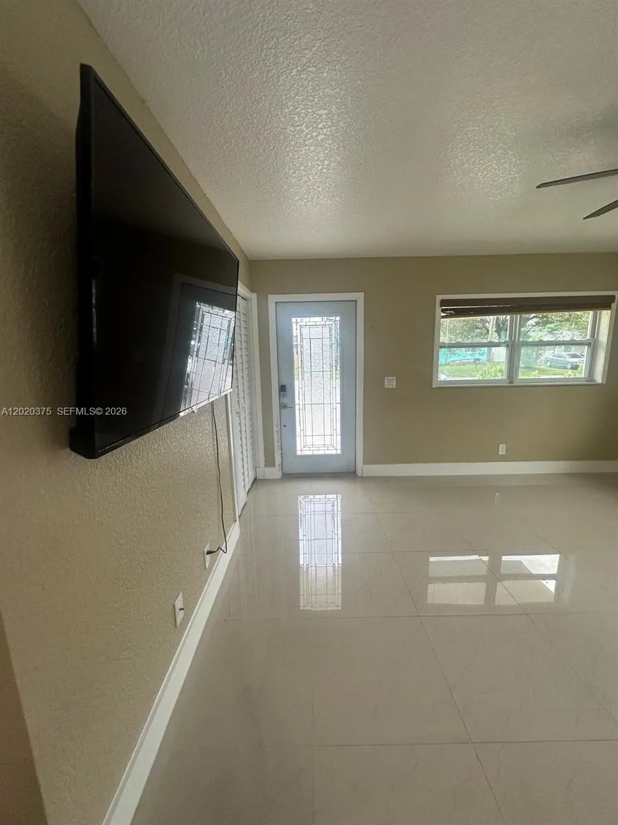 4979 SW 4th St, Margate FL 33068