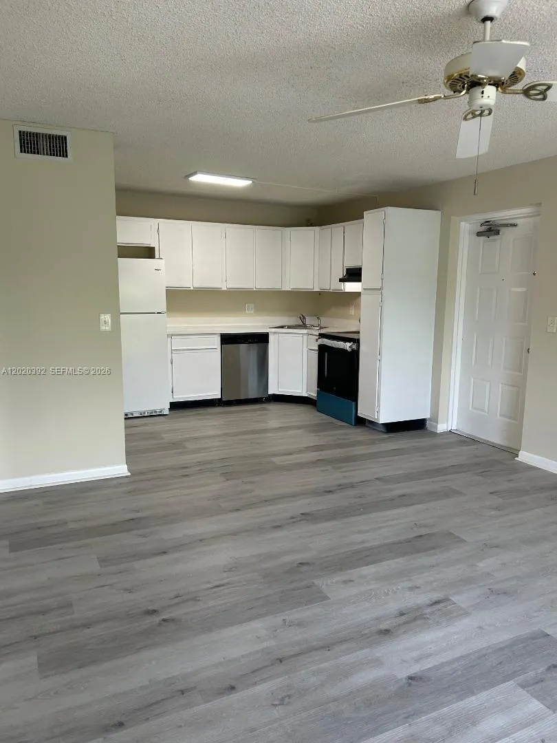 1106 Green Pine Blvd # E3, West Palm Beach FL 33409
