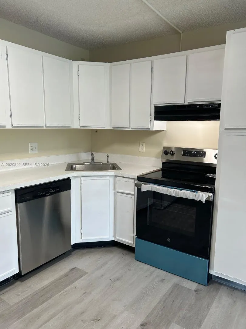 1106 Green Pine Blvd # E3, West Palm Beach FL 33409