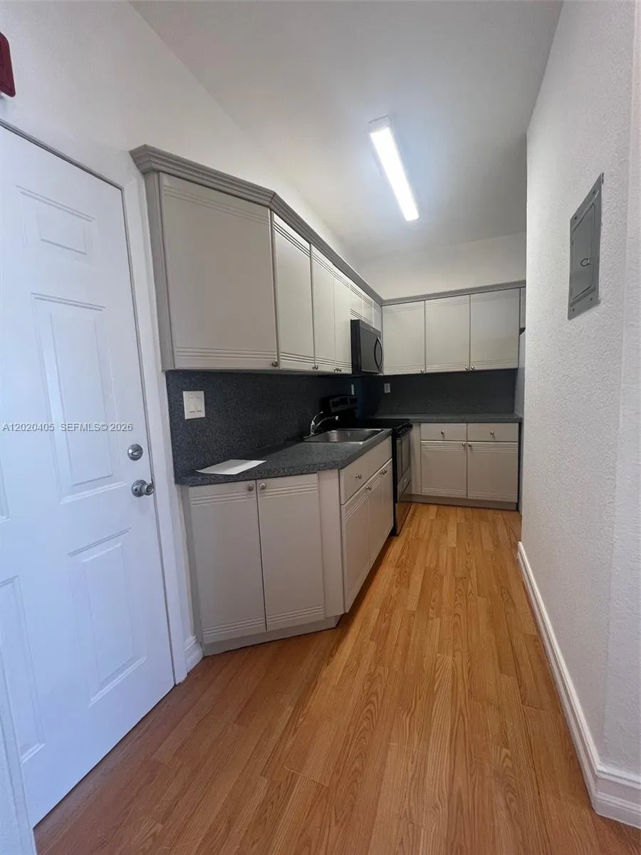 820 Euclid Ave # 303, Miami Beach FL 33139