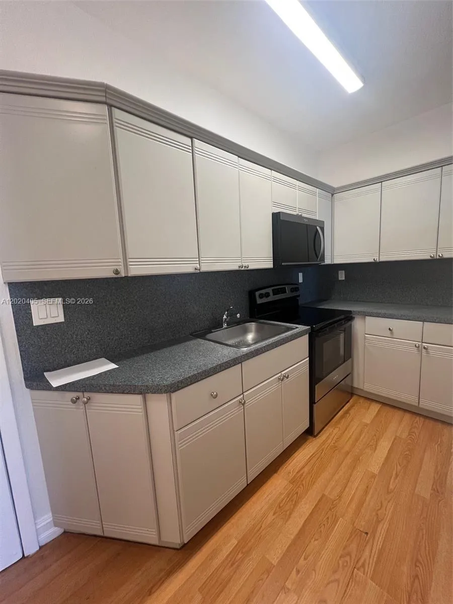 820 Euclid Ave # 303, Miami Beach FL 33139