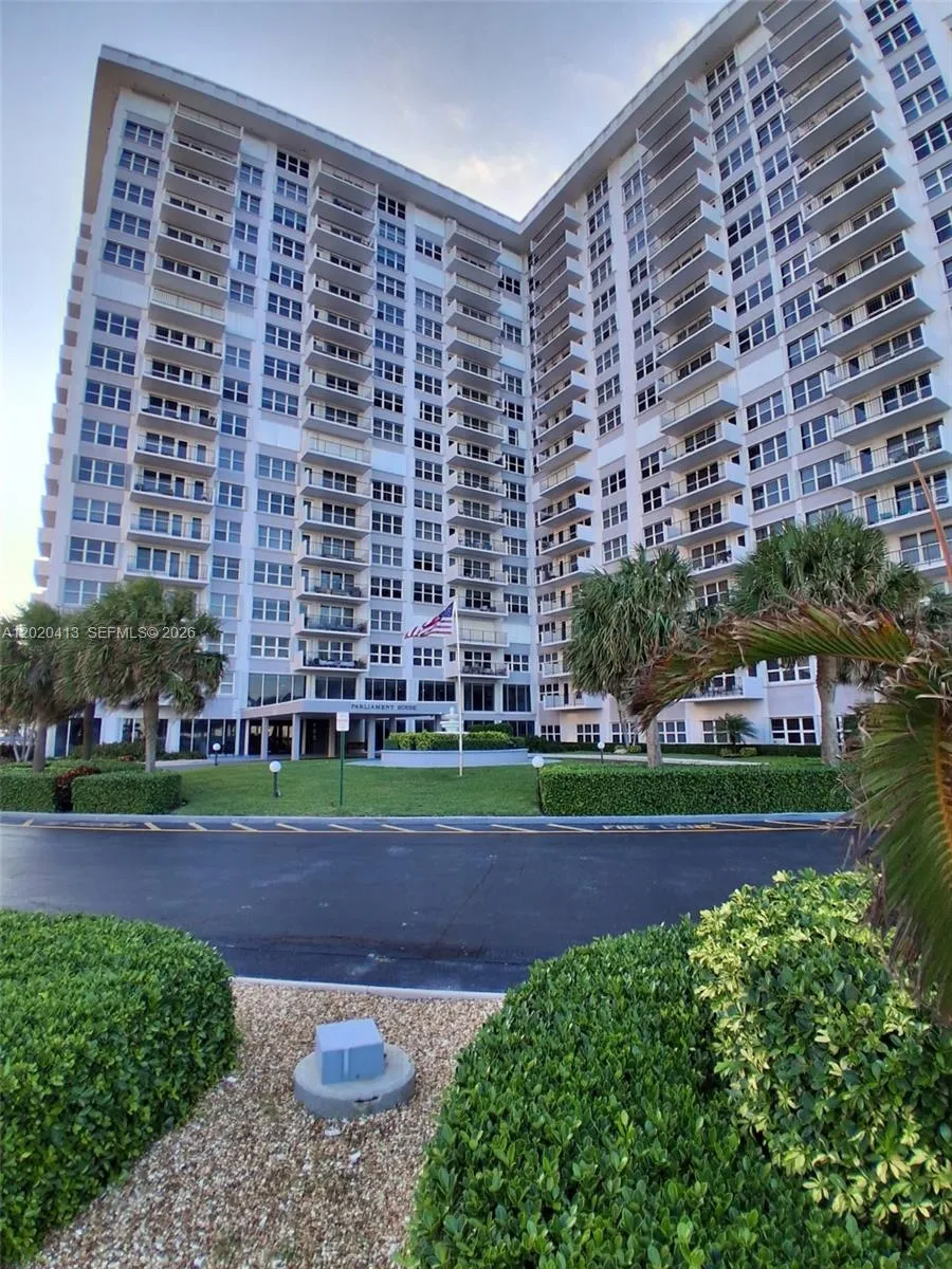 1 bedroom 1 bath for sale at 405 N Ocean Blvd # 1815, Pompano Beach FL 33062