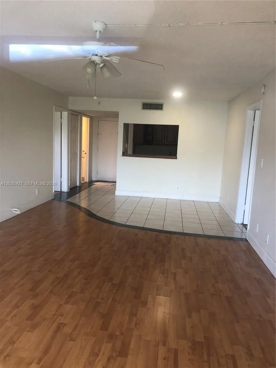 210 Lakeview Dr # 207, Weston FL 33326