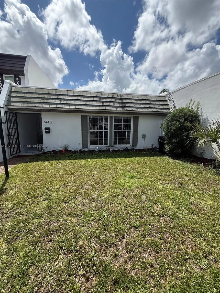 2 bedroom 1 bath for sale at 7443 Twin Sabal Dr, Miami Lakes FL 33014