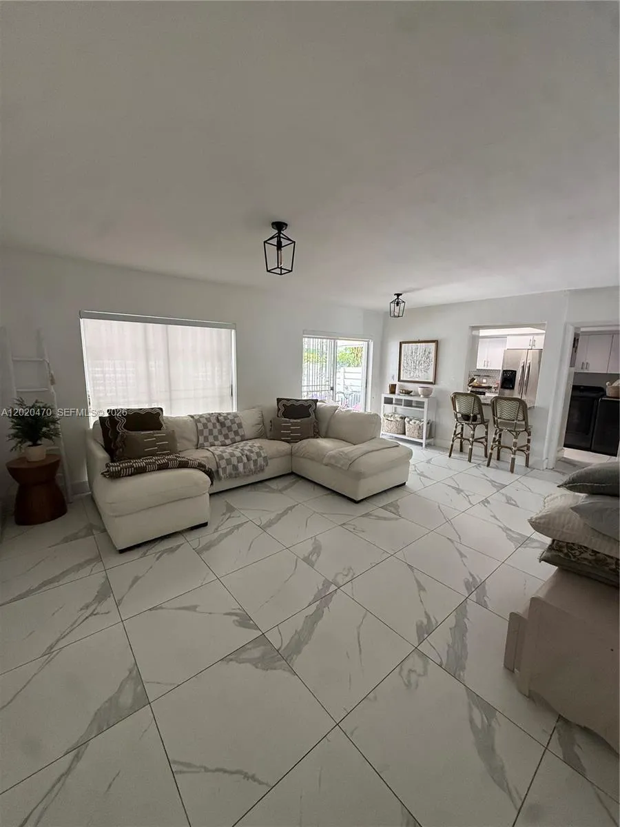 7443 Twin Sabal Dr, Miami Lakes FL 33014