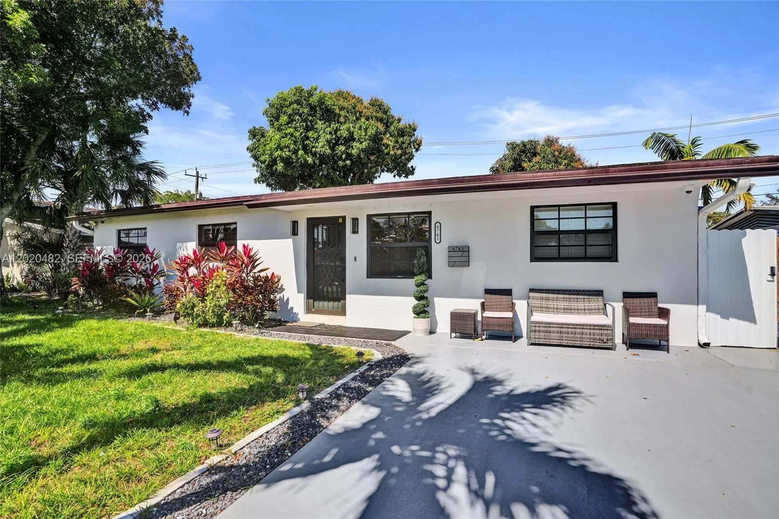 6761 Allen St, Hollywood FL 33024
