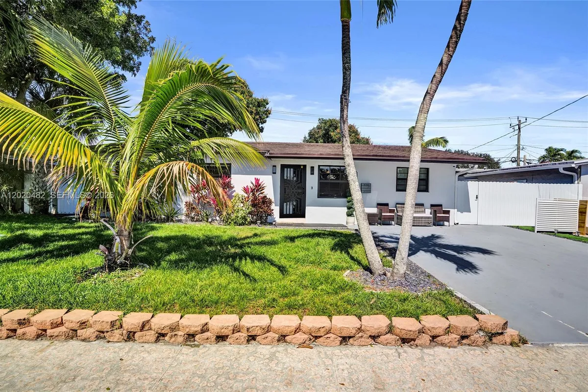 6761 Allen St, Hollywood FL 33024