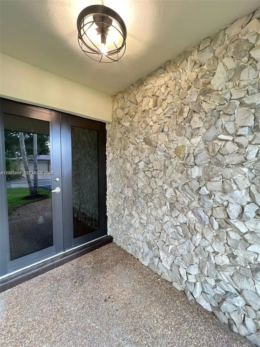 9939 NW 19th St, Coral Springs FL 33071