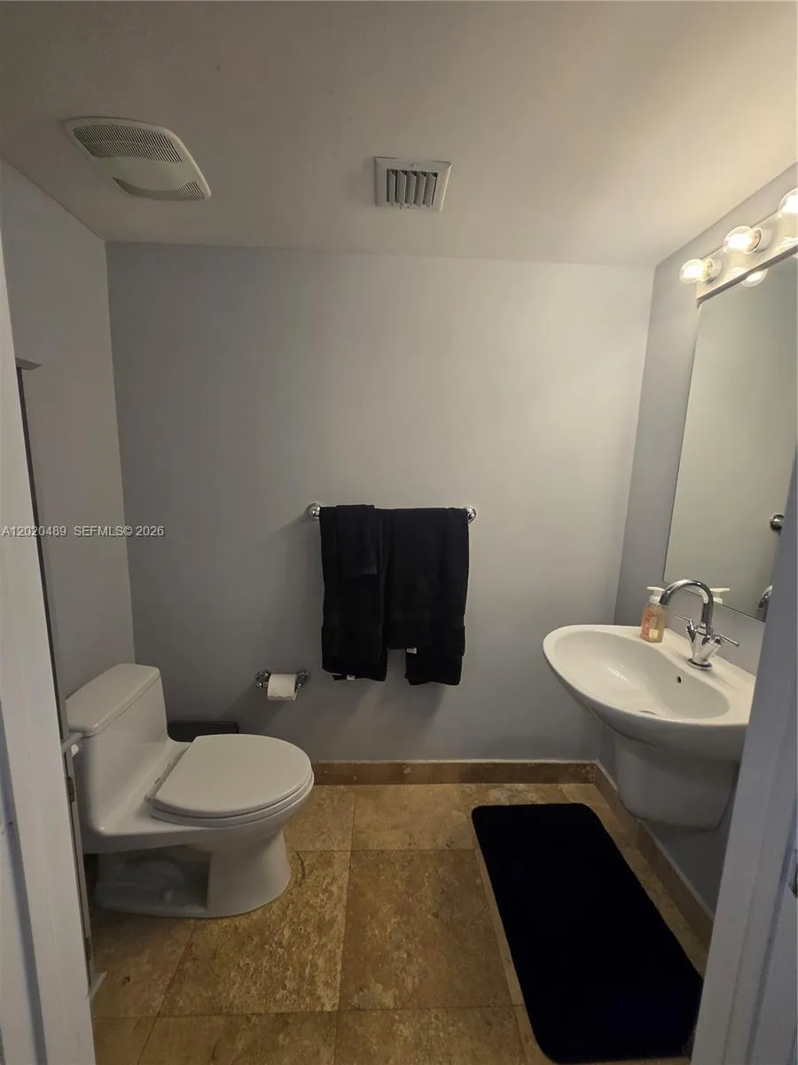41 SE 5th St # 815, Miami FL 33131