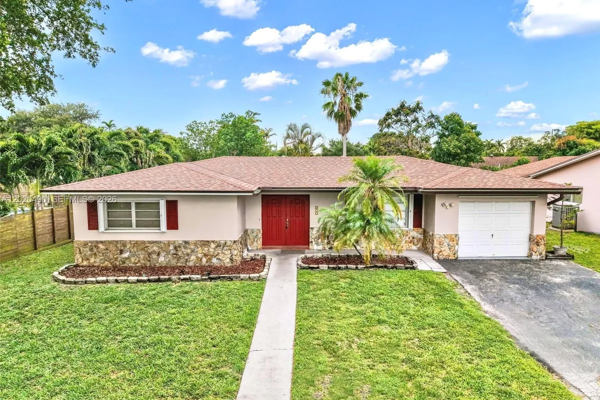 500 NW 96th Ter, Pembroke Pines FL 33024