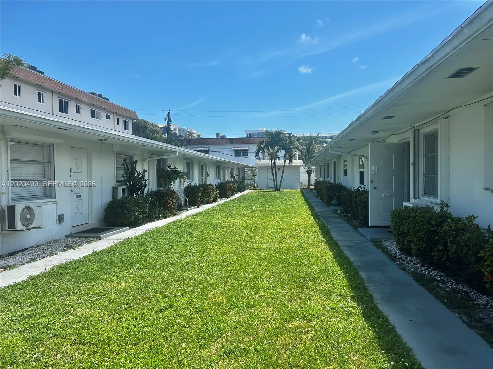 1 bedroom 1 bath for sale at 2222 Taylor St # 11, Hollywood FL 33020