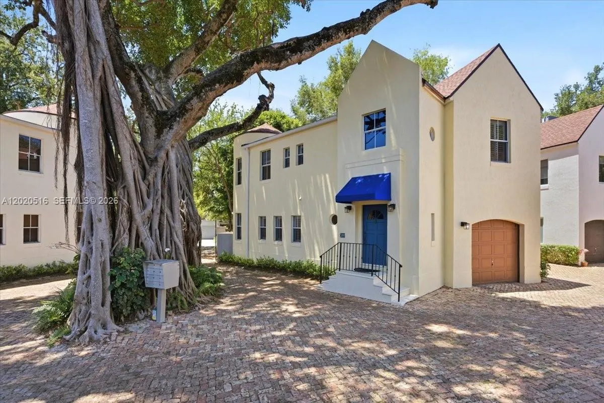 3 bedroom 2 bath for sale at 2917 Jackson Ave # 6, Miami FL 33133